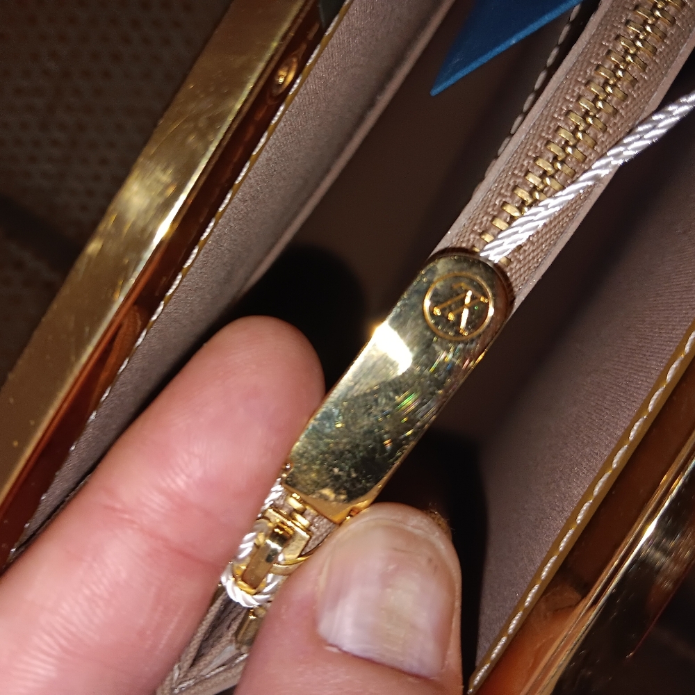 Louis Vuitton Ultra Rare Gold Vernis Deesse Gm Bag - Picture 10 of 11